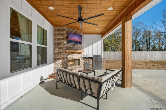 10598 Arnold Rd, Denham Springs, LA 70726