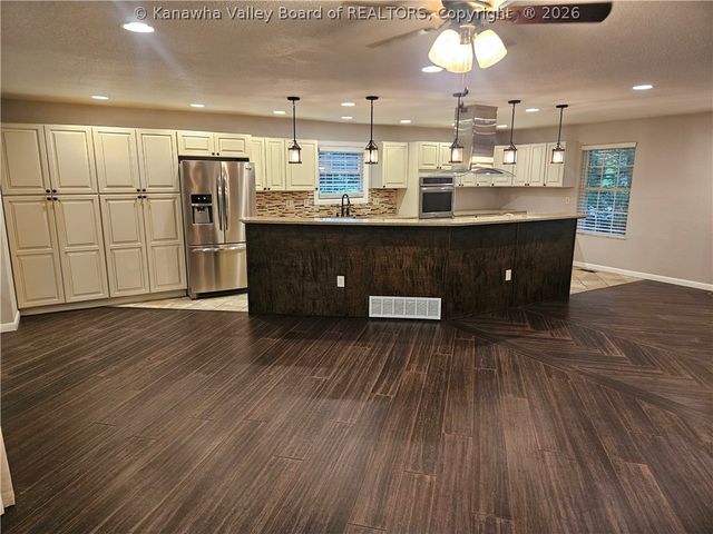 109 Ridgewood Forest Road, St Albans, WV 25177