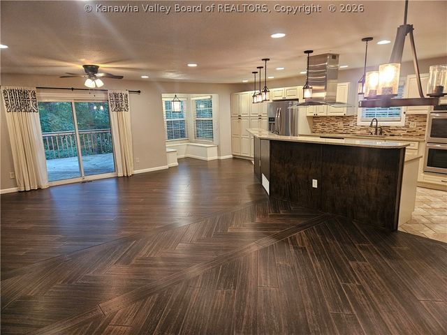 109 Ridgewood Forest Road, St Albans, WV 25177