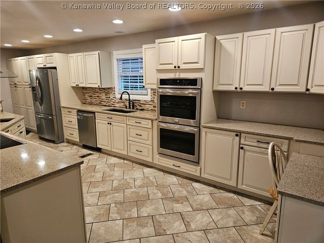 109 Ridgewood Forest Road, St Albans, WV 25177