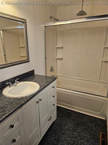 109 Ridgewood Forest Road, St Albans, WV 25177
