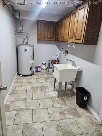 109 Ridgewood Forest Road, St Albans, WV 25177