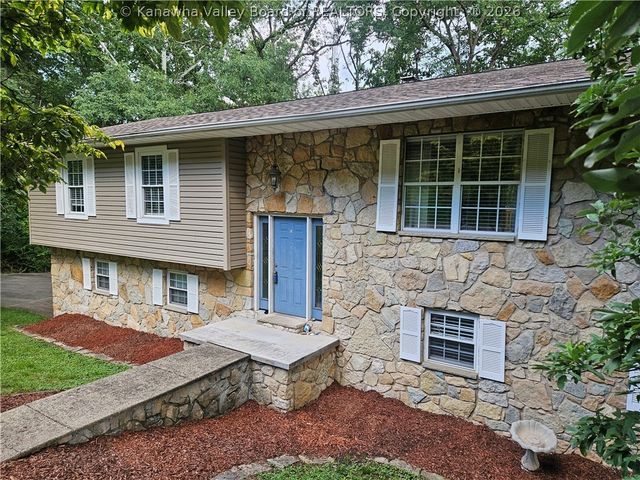 109 Ridgewood Forest Road, St Albans, WV 25177
