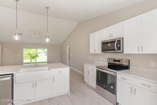 1526 Holcomb Street NW, Palm Bay, FL 32907