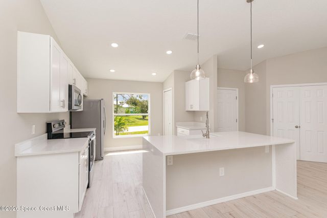 1526 Holcomb Street NW, Palm Bay, FL 32907