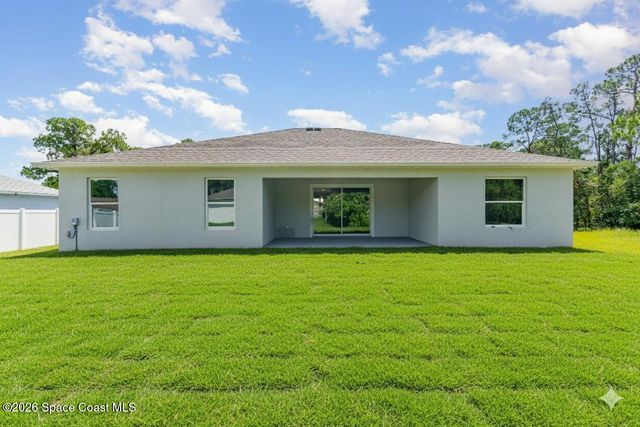 1526 Holcomb Street NW, Palm Bay, FL 32907