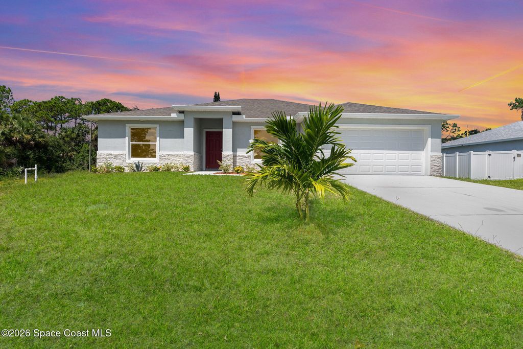 1526 Holcomb Street NW, Palm Bay, FL 32907