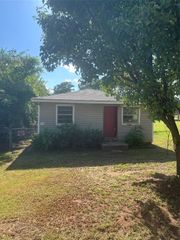 505 S Jackson Avenue, Blanchard, OK 73010