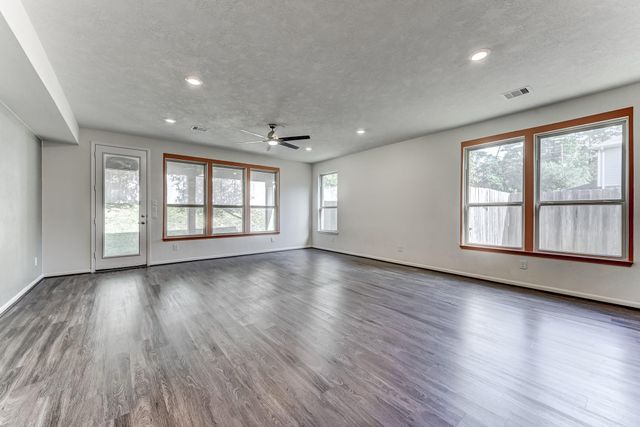 2103 Parnevik Place, Conroe, TX 77304