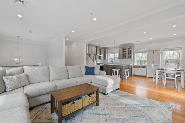 8-10 Ann St 8, Boston, MA 02122