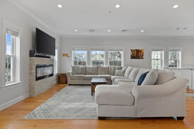 8-10 Ann St 8, Boston, MA 02122