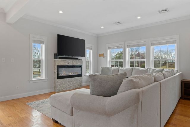 8-10 Ann St 8, Boston, MA 02122