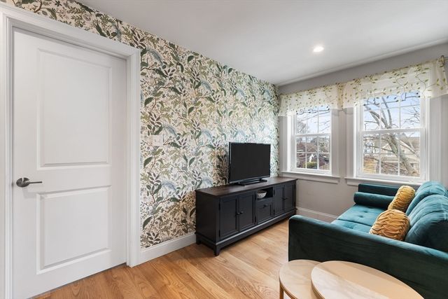 8-10 Ann St 8, Boston, MA 02122