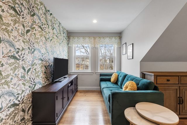 8-10 Ann St 8, Boston, MA 02122