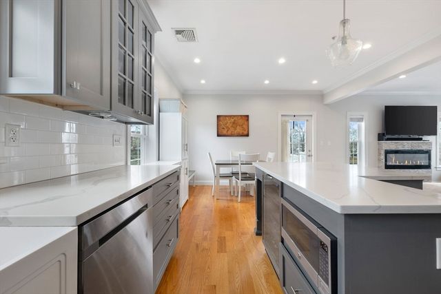 8-10 Ann St 8, Boston, MA 02122