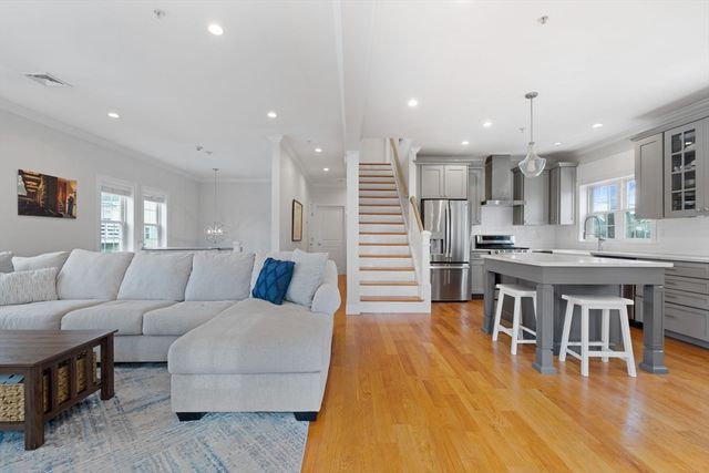 8-10 Ann St 8, Boston, MA 02122