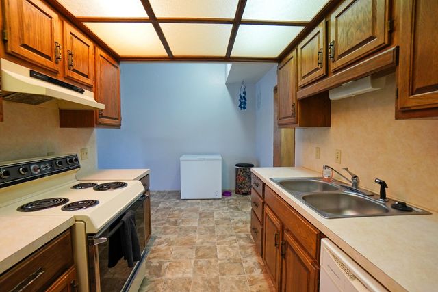 613 S Broadway Street, Grove, OK 74344