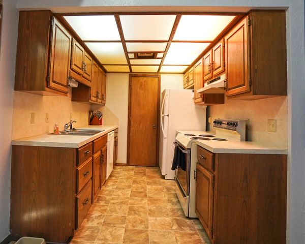 613 S Broadway Street, Grove, OK 74344