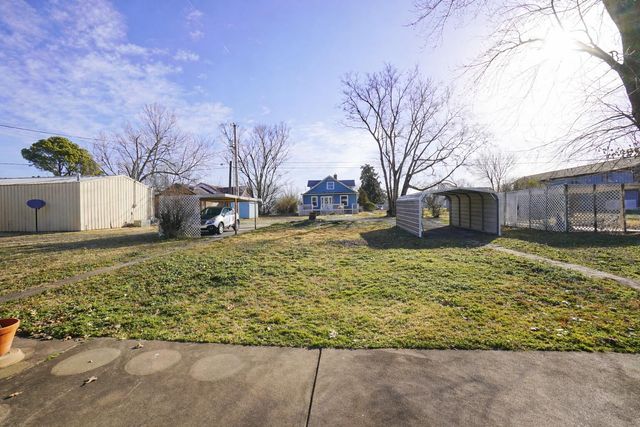 613 S Broadway Street, Grove, OK 74344