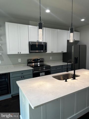 4 AKIN AVE, Capitol Heights, MD 20743