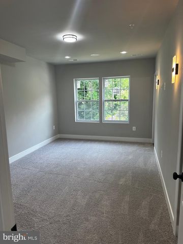 4 AKIN AVE, Capitol Heights, MD 20743