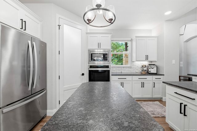 125 N TRANQUILITY DR, La Vernia, TX 78121