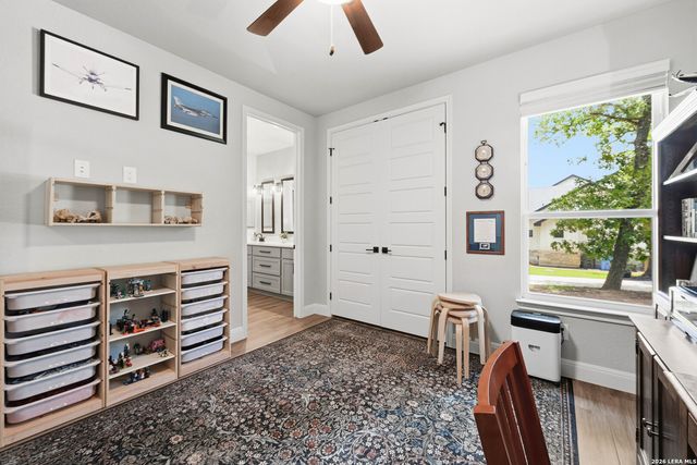 125 N TRANQUILITY DR, La Vernia, TX 78121