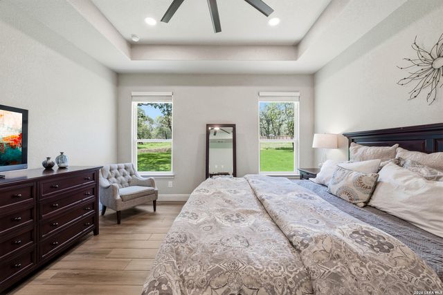 125 N TRANQUILITY DR, La Vernia, TX 78121