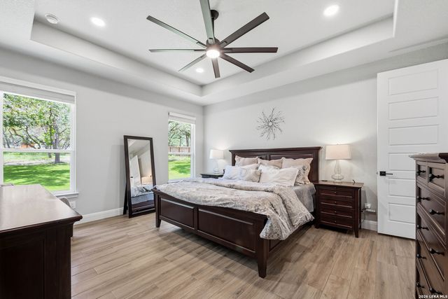 125 N TRANQUILITY DR, La Vernia, TX 78121