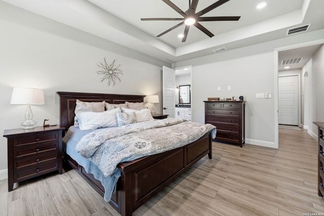 125 N TRANQUILITY DR, La Vernia, TX 78121