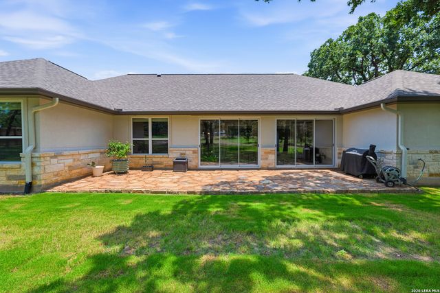 125 N TRANQUILITY DR, La Vernia, TX 78121