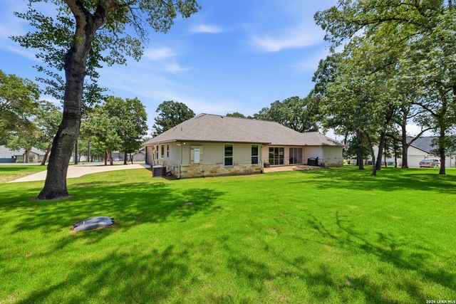125 N TRANQUILITY DR, La Vernia, TX 78121