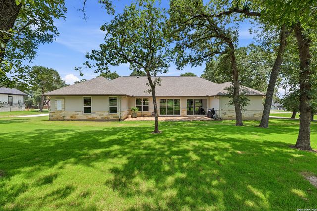 125 N TRANQUILITY DR, La Vernia, TX 78121