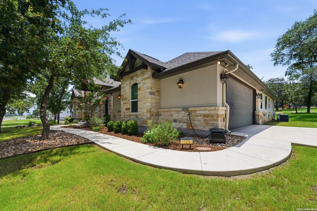 125 N TRANQUILITY DR, La Vernia, TX 78121