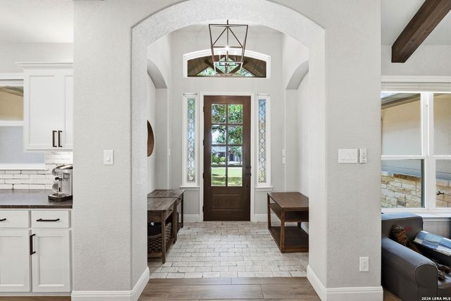 125 N TRANQUILITY DR, La Vernia, TX 78121