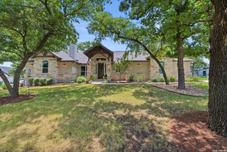 125 N TRANQUILITY DR, La Vernia, TX 78121