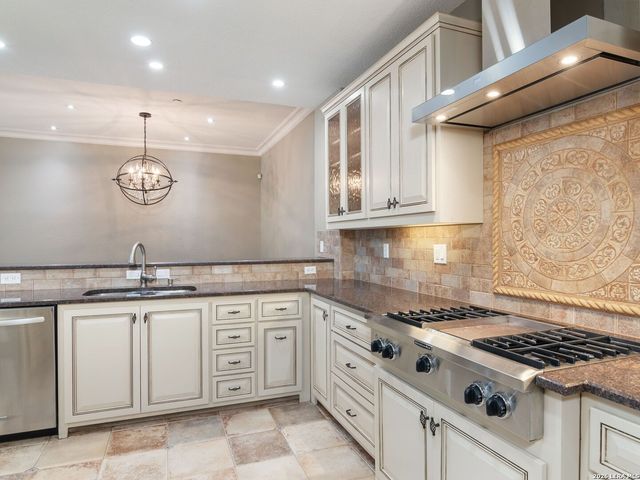 123 Eaton St Apt 104, San Antonio, TX 78209