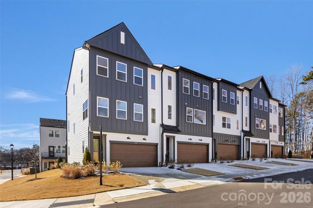 905 Archway Lane, Charlotte, NC 28217