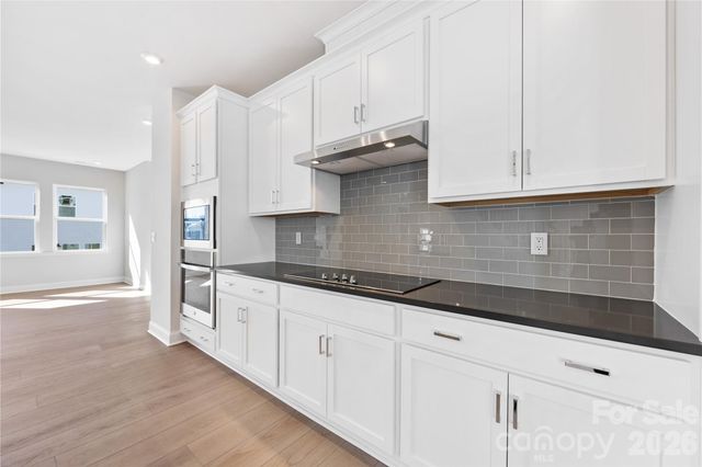 905 Archway Lane, Charlotte, NC 28217