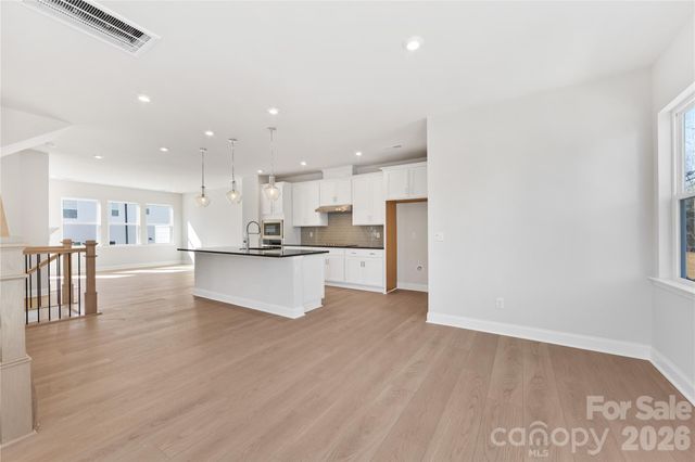 905 Archway Lane, Charlotte, NC 28217