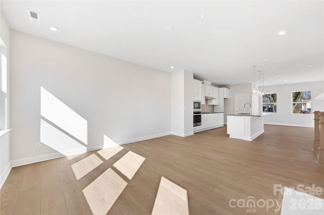 905 Archway Lane, Charlotte, NC 28217