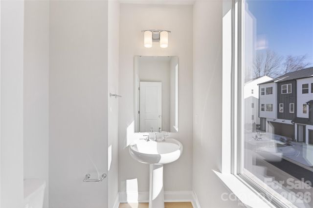 905 Archway Lane, Charlotte, NC 28217