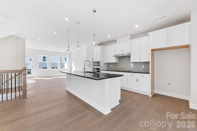 905 Archway Lane, Charlotte, NC 28217