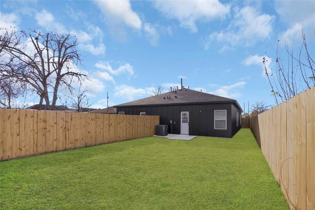 8402 Double Avenue A, Houston, TX 77088