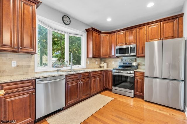 104 Bishops Rock Rd, Hopatcong Boro, NJ 07843