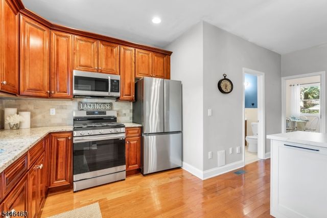 104 Bishops Rock Rd, Hopatcong Boro, NJ 07843
