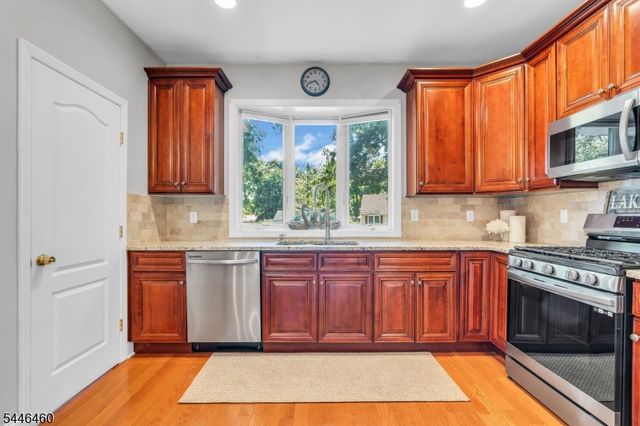 104 Bishops Rock Rd, Hopatcong Boro, NJ 07843