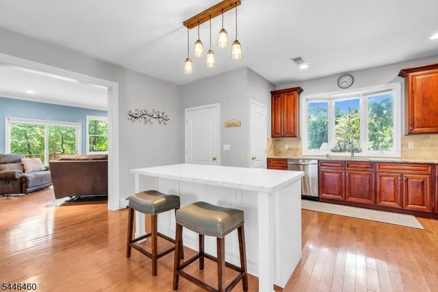 104 Bishops Rock Rd, Hopatcong Boro, NJ 07843
