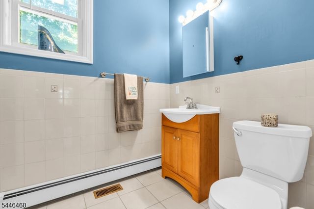 104 Bishops Rock Rd, Hopatcong Boro, NJ 07843