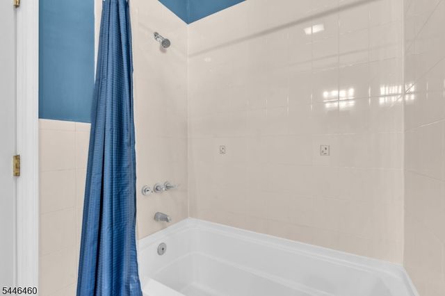 104 Bishops Rock Rd, Hopatcong Boro, NJ 07843